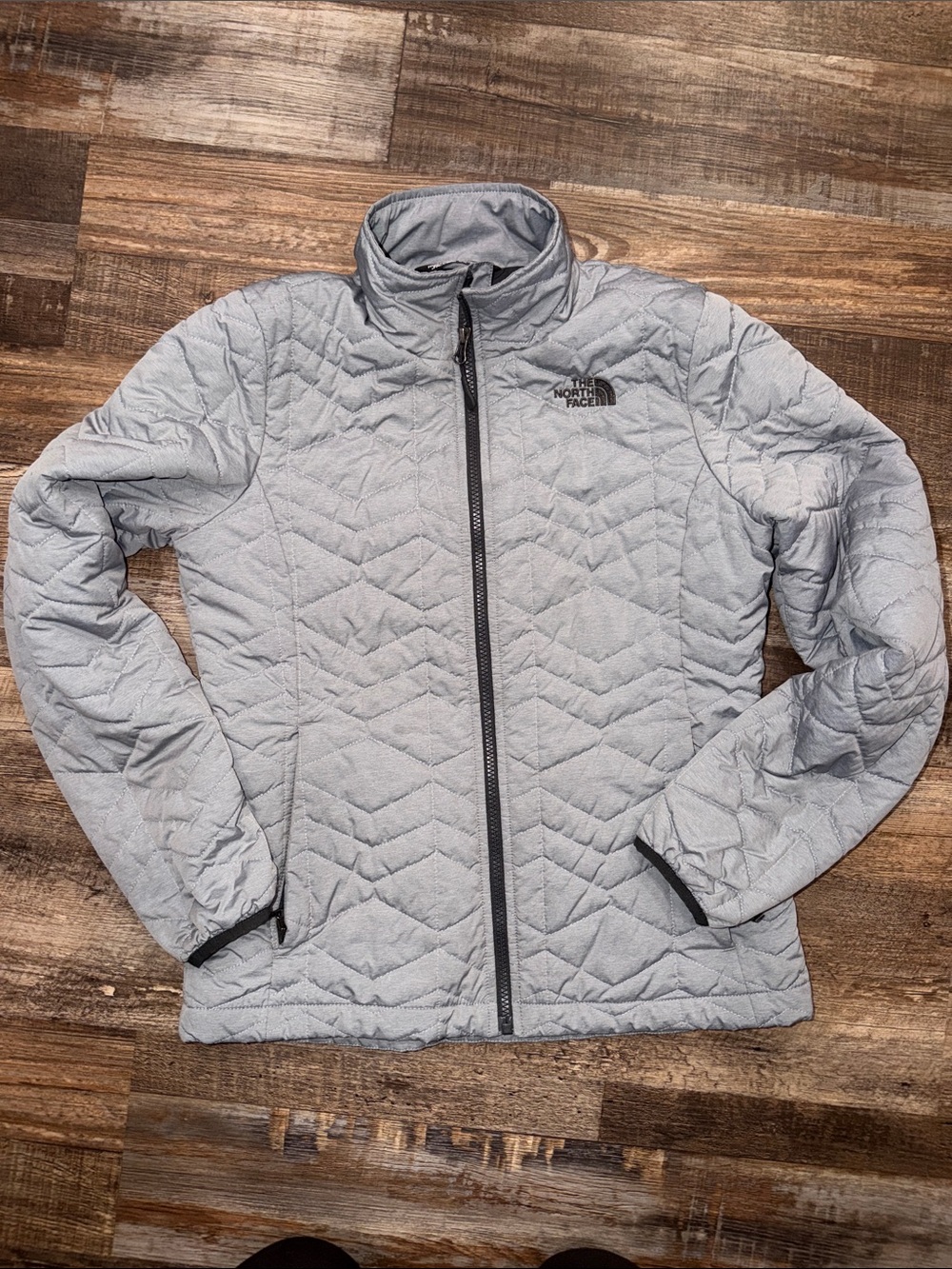 The North Face Women's Light Gray Quilted Puffer Jacket